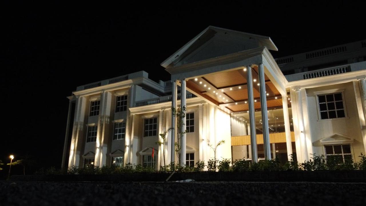 The Heritage Conventions Sāgar Buitenkant foto