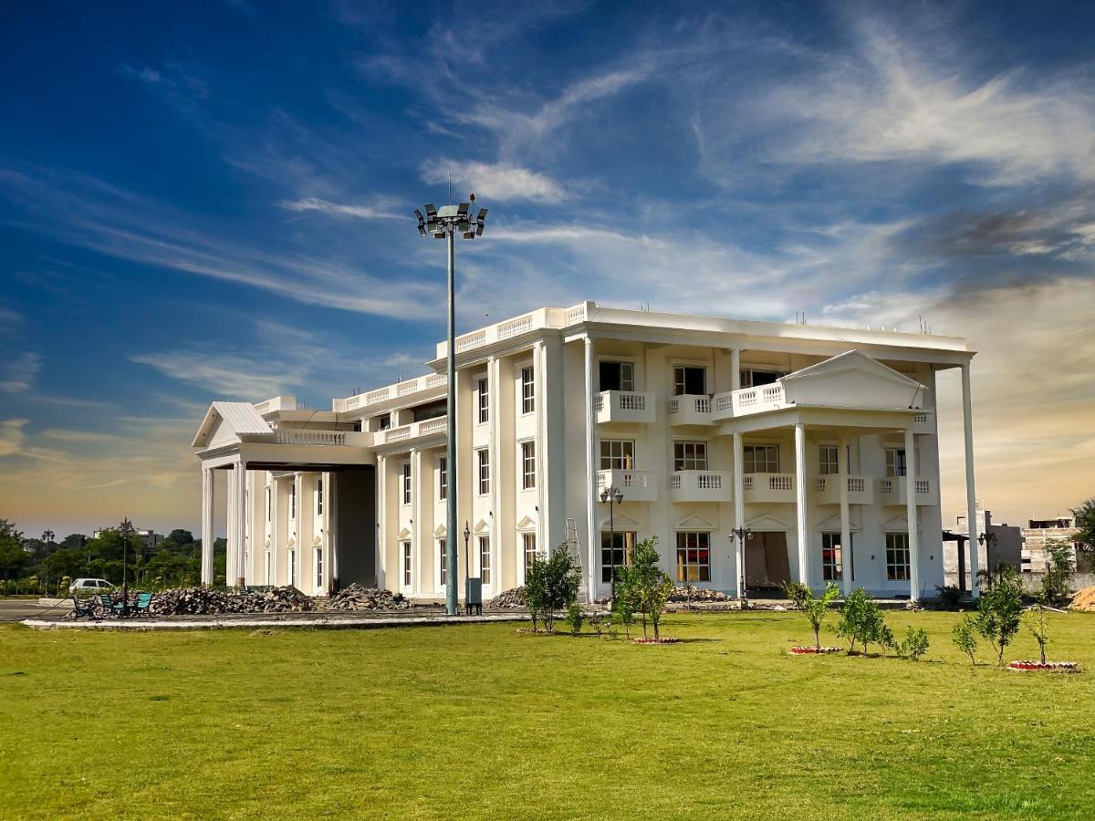 The Heritage Conventions Sāgar Buitenkant foto