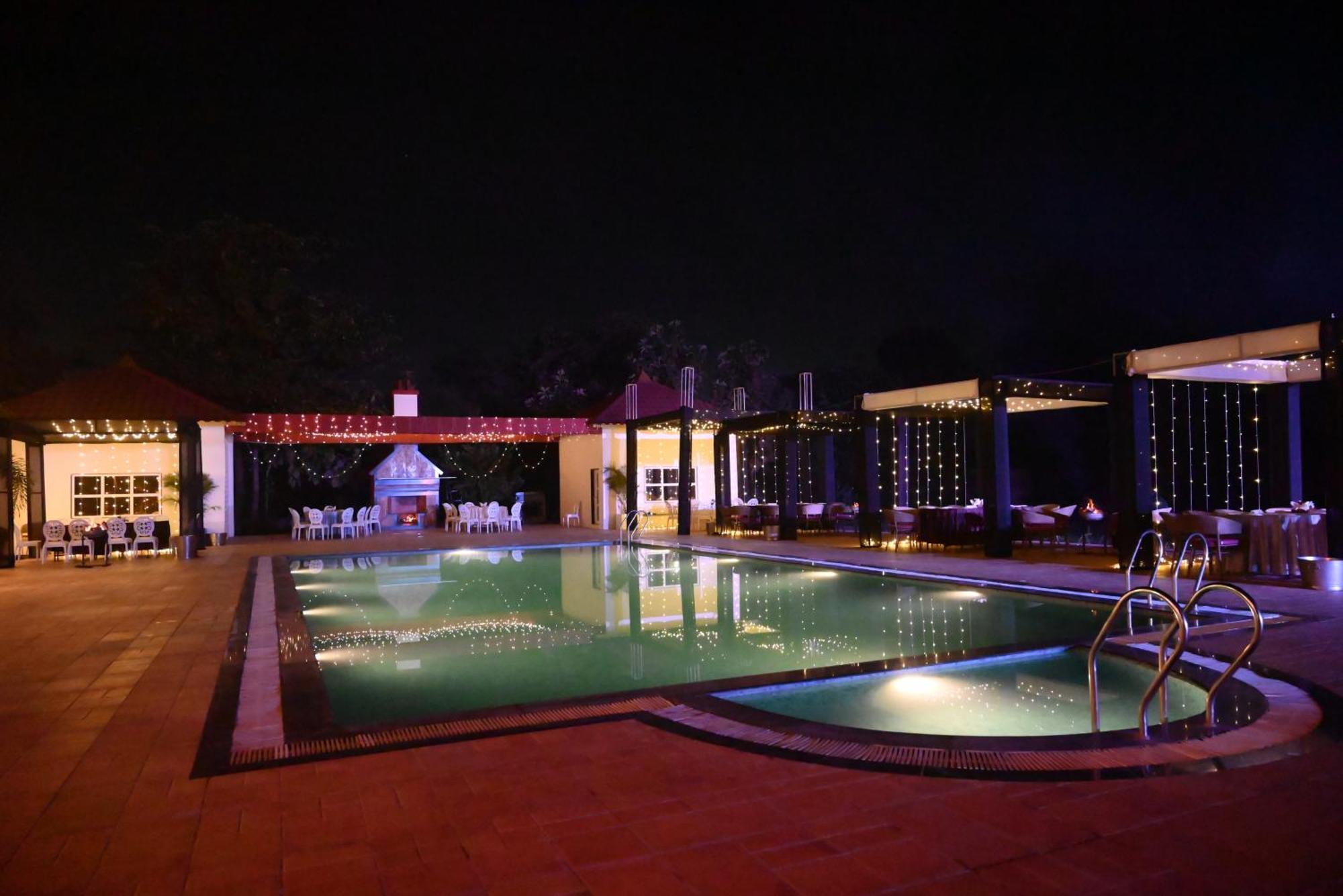 The Heritage Conventions Sāgar Buitenkant foto