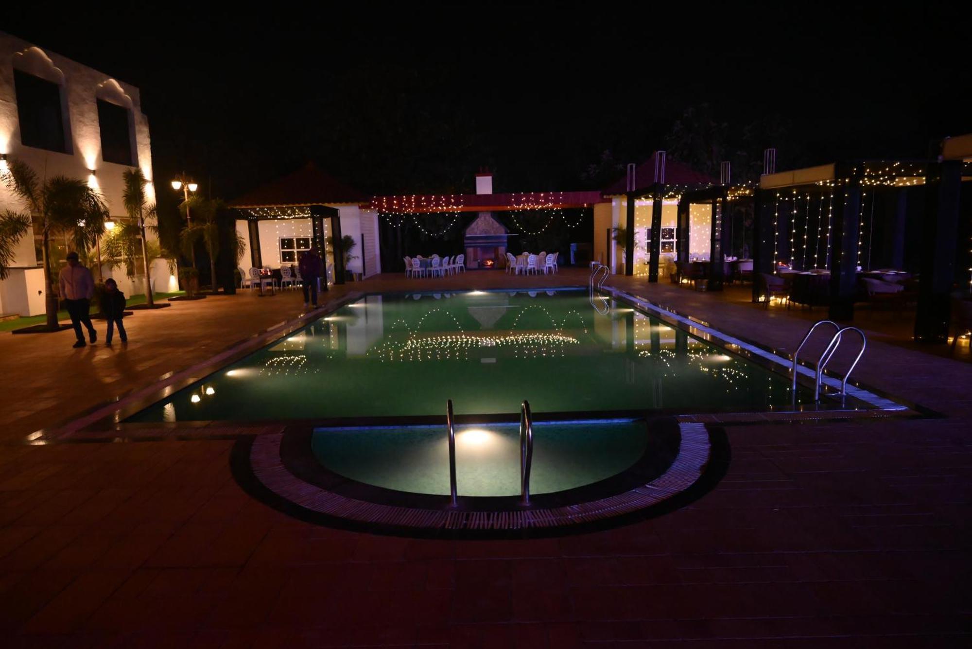 The Heritage Conventions Sāgar Buitenkant foto